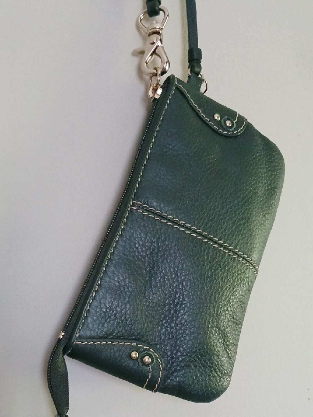 The Sak Green Leather Wristlet With Logo Charm - Picture 3 of 12